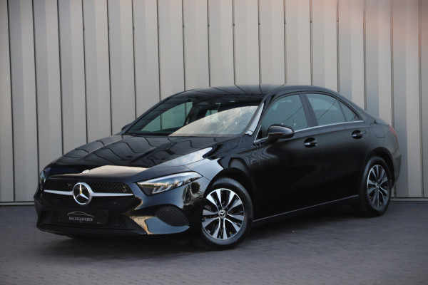 Mercedes-Benz A-Klasse 180 Star Edition | 136PK | Led | Distronic | Widescreen | Stoelverwarming | Leder | Clima | Camera | NL-Auto | 2024.