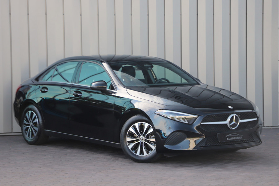 Mercedes-Benz A-Klasse 180 Star Edition | 136PK | Led | Distronic | Widescreen | Stoelverwarming | Leder | Clima | Camera | NL-Auto | 2024.