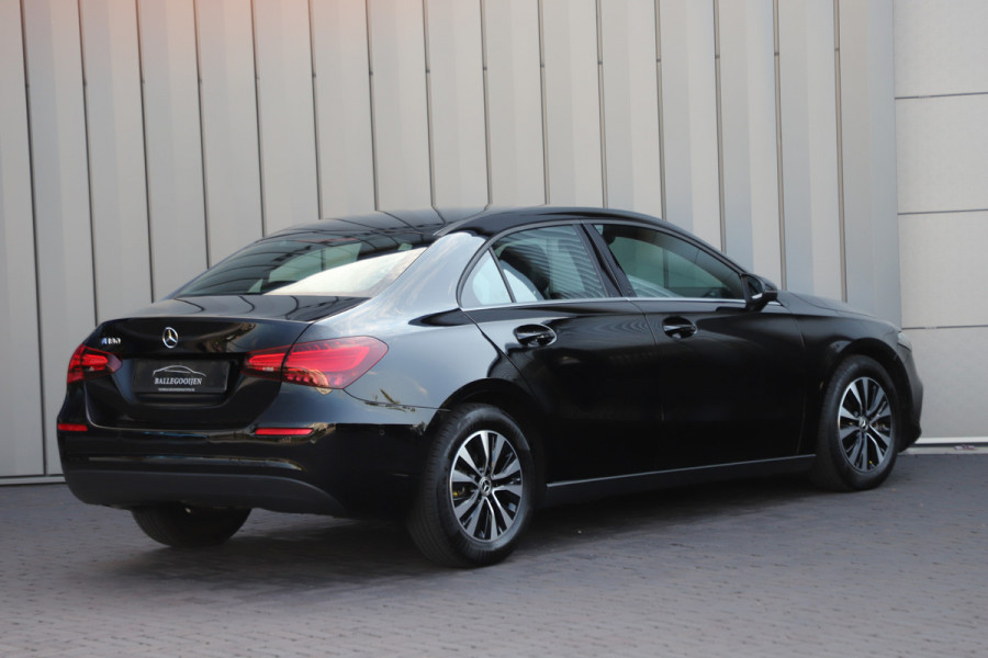 Mercedes-Benz A-Klasse 180 Star Edition | 136PK | Led | Distronic | Widescreen | Stoelverwarming | Leder | Clima | Camera | NL-Auto | 2024.