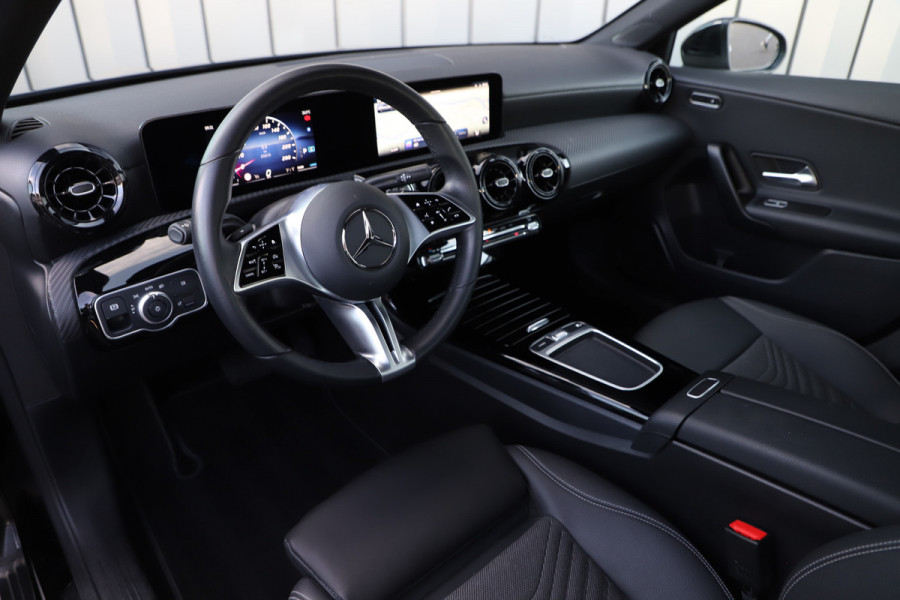 Mercedes-Benz A-Klasse 180 Star Edition | 136PK | Led | Distronic | Widescreen | Stoelverwarming | Leder | Clima | Camera | NL-Auto | 2024.