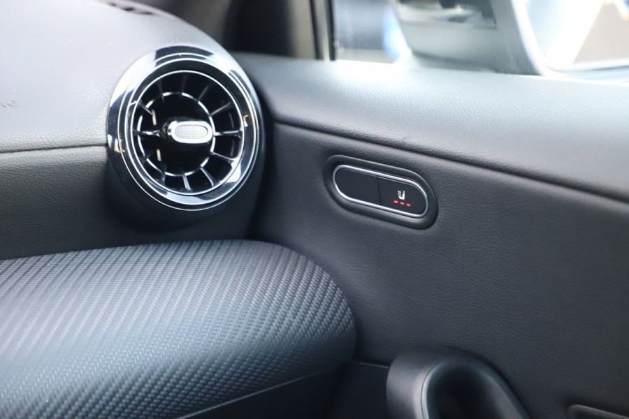 Mercedes-Benz A-Klasse 180 Star Edition | 136PK | Led | Distronic | Widescreen | Stoelverwarming | Leder | Clima | Camera | NL-Auto | 2024.