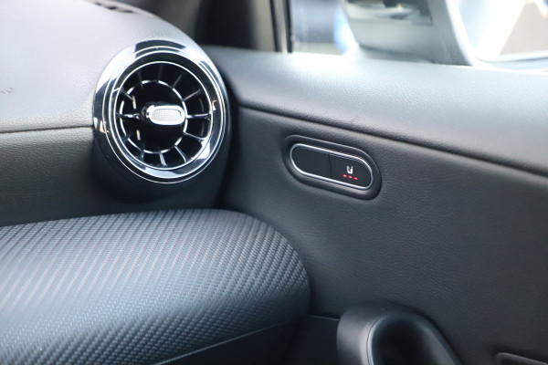 Mercedes-Benz A-Klasse 180 Star Edition | 136PK | Led | Distronic | Widescreen | Stoelverwarming | Leder | Clima | Camera | NL-Auto | 2024.