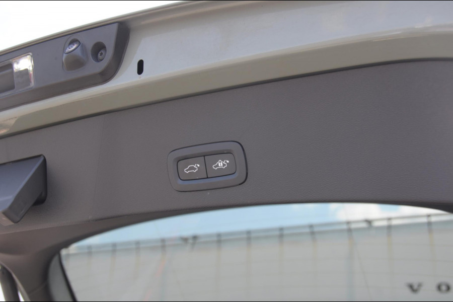 Volvo C40 252PK Automaat Single Ext. Range Plus 82 kWh / Adaptive cruise control  / Pilot assist / BLIS / Stoel en stuur verwarming / Elektrische achterklep / Parkeersensoren met camera / Google infotainment / Panoramadak
