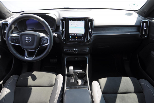 Volvo C40 252PK Automaat Single Ext. Range Plus 82 kWh / Adaptive cruise control  / Pilot assist / BLIS / Stoel en stuur verwarming / Elektrische achterklep / Parkeersensoren met camera / Google infotainment / Panoramadak