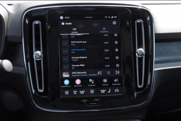 Volvo C40 252PK Automaat Single Ext. Range Plus 82 kWh / Adaptive cruise control  / Pilot assist / BLIS / Stoel en stuur verwarming / Elektrische achterklep / Parkeersensoren met camera / Google infotainment / Panoramadak