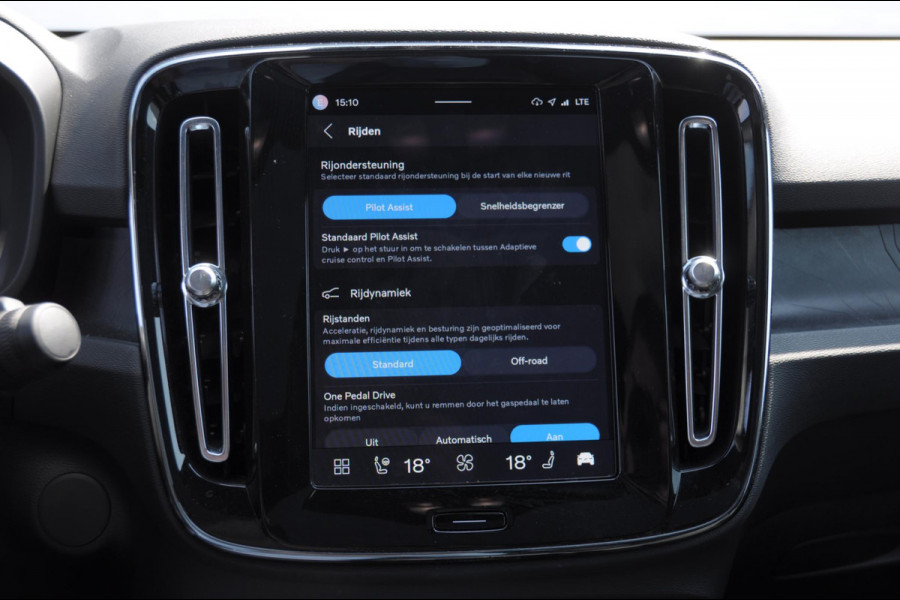 Volvo C40 252PK Automaat Single Ext. Range Plus 82 kWh / Adaptive cruise control  / Pilot assist / BLIS / Stoel en stuur verwarming / Elektrische achterklep / Parkeersensoren met camera / Google infotainment / Panoramadak