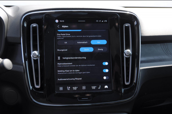 Volvo C40 252PK Automaat Single Ext. Range Plus 82 kWh / Adaptive cruise control  / Pilot assist / BLIS / Stoel en stuur verwarming / Elektrische achterklep / Parkeersensoren met camera / Google infotainment / Panoramadak