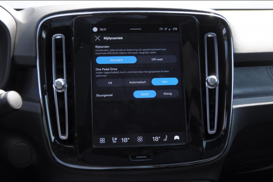 Volvo C40 252PK Automaat Single Ext. Range Plus 82 kWh / Adaptive cruise control  / Pilot assist / BLIS / Stoel en stuur verwarming / Elektrische achterklep / Parkeersensoren met camera / Google infotainment / Panoramadak