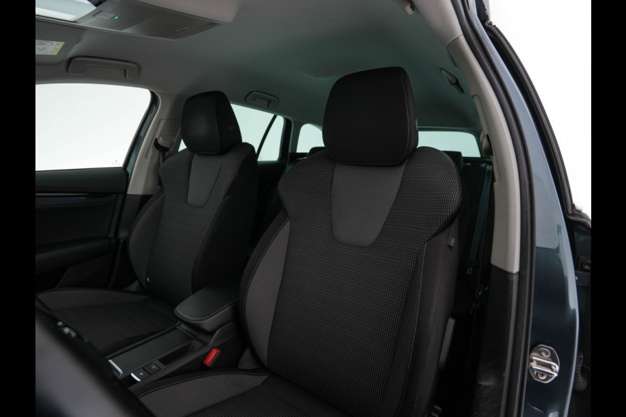 Škoda Octavia Combi 1.0 TSI Business Edition Plus (INCL-BTW) *FULL-LED | NAVI-FULLMAP | HEATED-COMFORTSEATS | DIGI-COCKPIT | CAMERA | KEYLESS | DAB | AMBIENTLIGHT | PRIVACYGLASS | ECC | CARPLAY | PDC | CRUISE | 17''ALU*