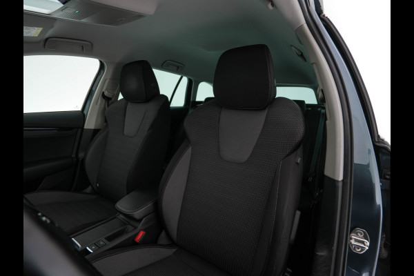 Škoda Octavia Combi 1.0 TSI Business Edition Plus (INCL-BTW) *FULL-LED | NAVI-FULLMAP | HEATED-COMFORTSEATS | DIGI-COCKPIT | CAMERA | KEYLESS | DAB | AMBIENTLIGHT | PRIVACYGLASS | ECC | CARPLAY | PDC | CRUISE | 17''ALU*