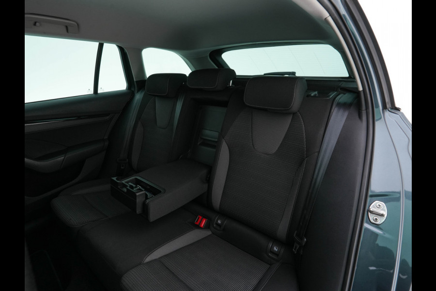 Škoda Octavia Combi 1.0 TSI Business Edition Plus (INCL-BTW) *FULL-LED | NAVI-FULLMAP | HEATED-COMFORTSEATS | DIGI-COCKPIT | CAMERA | KEYLESS | DAB | AMBIENTLIGHT | PRIVACYGLASS | ECC | CARPLAY | PDC | CRUISE | 17''ALU*