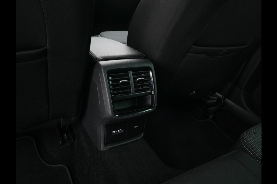 Škoda Octavia Combi 1.0 TSI Business Edition Plus (INCL-BTW) *FULL-LED | NAVI-FULLMAP | HEATED-COMFORTSEATS | DIGI-COCKPIT | CAMERA | KEYLESS | DAB | AMBIENTLIGHT | PRIVACYGLASS | ECC | CARPLAY | PDC | CRUISE | 17''ALU*