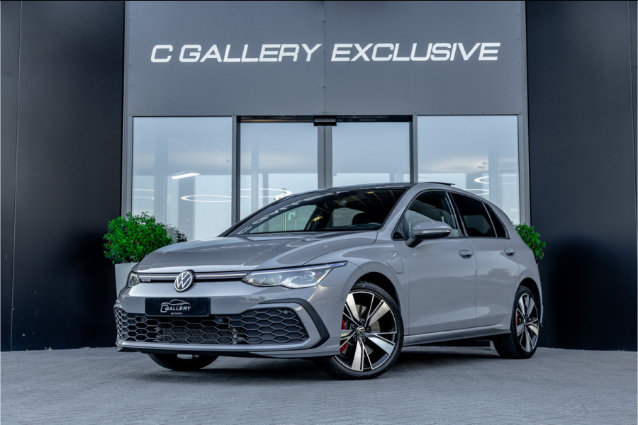 Volkswagen Golf 1.4 eHybrid Style - Panorama | Elek. Trekhaak | Camera | ACC