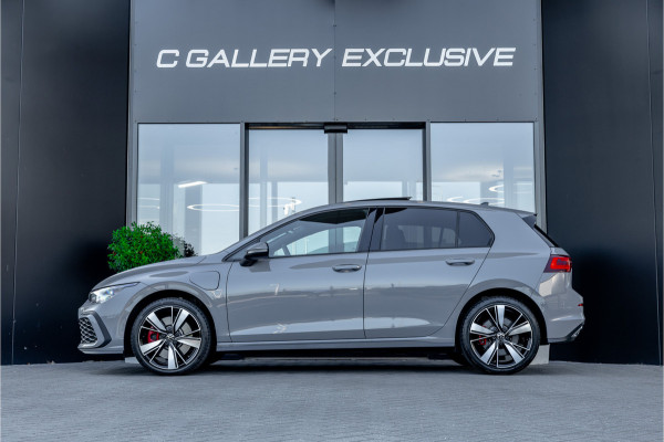 Volkswagen Golf 1.4 eHybrid Style - Panorama | Elek. Trekhaak | Camera | ACC