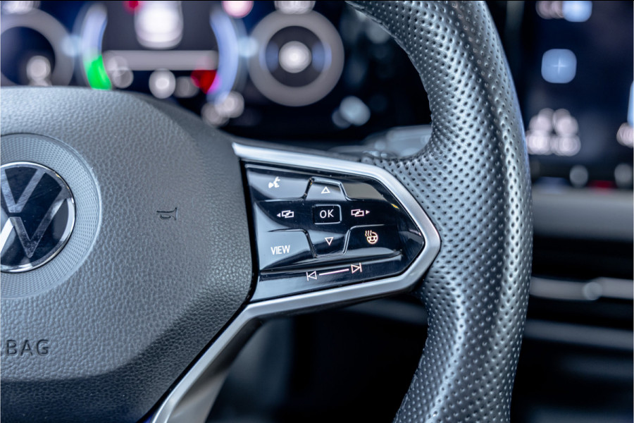 Volkswagen Golf 1.4 eHybrid Style - Panorama | Elek. Trekhaak | Camera | ACC