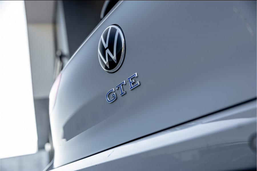 Volkswagen Golf 1.4 eHybrid Style - Panorama | Elek. Trekhaak | Camera | ACC