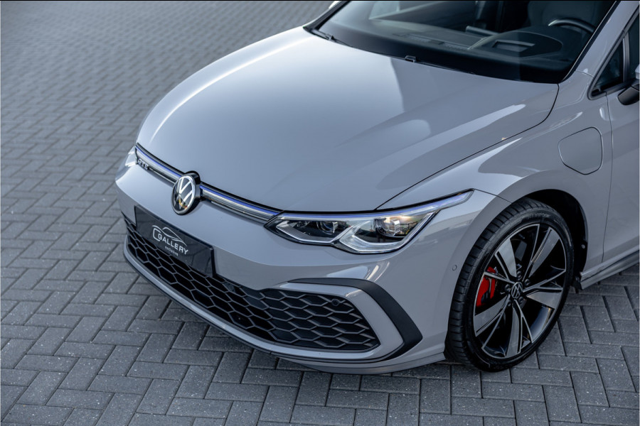 Volkswagen Golf 1.4 eHybrid Style - Panorama | Elek. Trekhaak | Camera | ACC