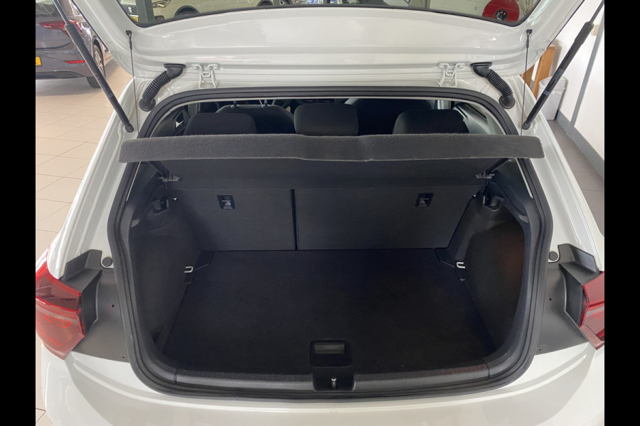 Volkswagen Polo 1.0 TSI style DSG 5 Drs 81kw / 110 PK Carplay  /IQ Light /Stoelverwarming / Navigatie / Cruise controle