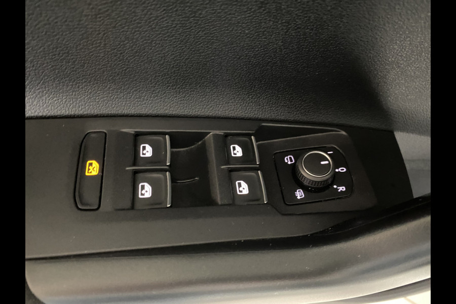 Volkswagen Polo 1.0 TSI style DSG 5 Drs 81kw / 110 PK Carplay  /IQ Light /Stoelverwarming / Navigatie / Cruise controle