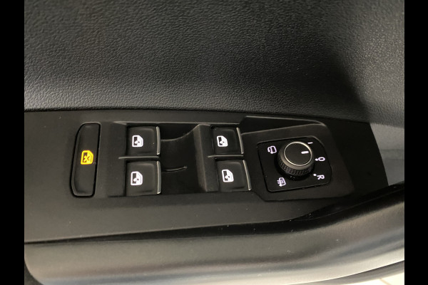 Volkswagen Polo 1.0 TSI style DSG 5 Drs 81kw / 110 PK Carplay  /IQ Light /Stoelverwarming / Navigatie / Cruise controle