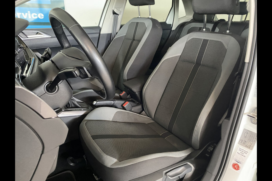Volkswagen Polo 1.0 TSI style DSG 5 Drs 81kw / 110 PK Carplay  /IQ Light /Stoelverwarming / Navigatie / Cruise controle