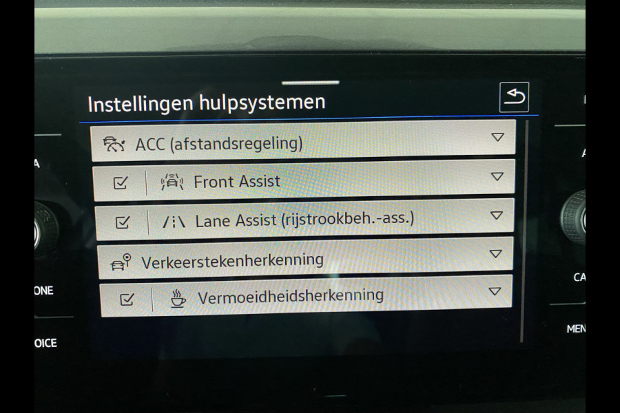 Volkswagen Polo 1.0 TSI style DSG 5 Drs 81kw / 110 PK Carplay  /IQ Light /Stoelverwarming / Navigatie / Cruise controle