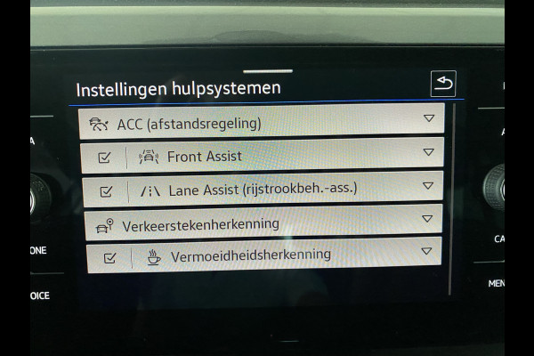 Volkswagen Polo 1.0 TSI style DSG 5 Drs 81kw / 110 PK Carplay  /IQ Light /Stoelverwarming / Navigatie / Cruise controle