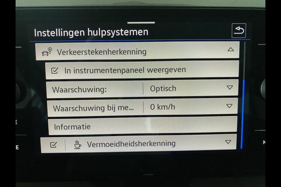 Volkswagen Polo 1.0 TSI style DSG 5 Drs 81kw / 110 PK Carplay  /IQ Light /Stoelverwarming / Navigatie / Cruise controle