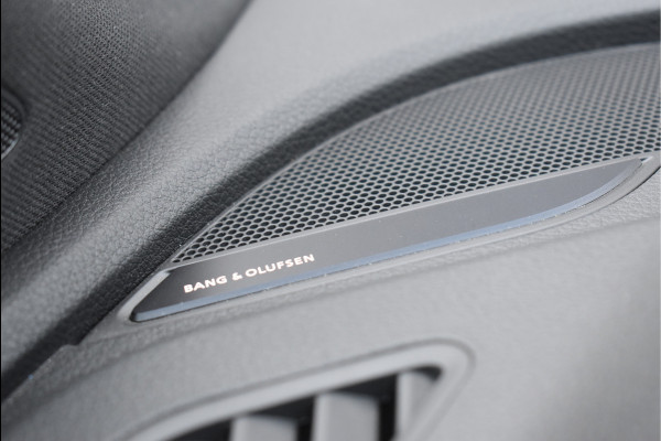 Audi Q5 55 TFSI e S-Line 367 Pk Pano Lucht Carbon Sfeer Oled Keyless Massage 21 Inch