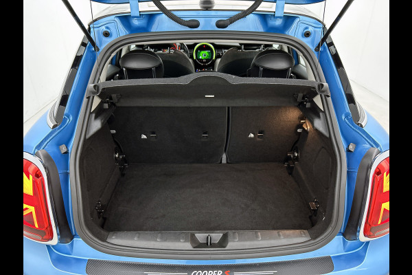 MINI 5-deurs 2.0 Cooper S Chili LAGE KM!! | 192PK | Carplay | JCW Stuur | AchterCam | Goed onderH | Etc