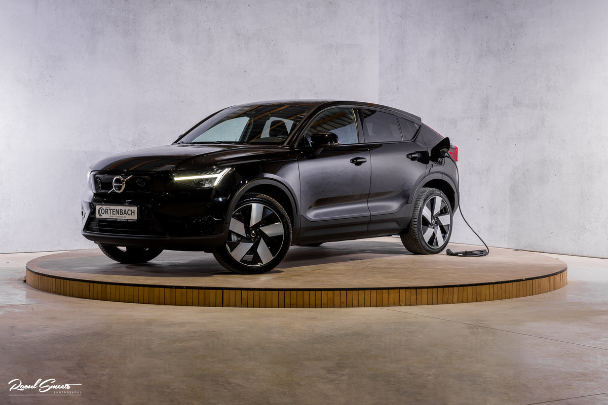 Volvo C40 Recharge Ultimate 69 kWh | Panorama dak | Adaptieve cruise | Blis | Memory |