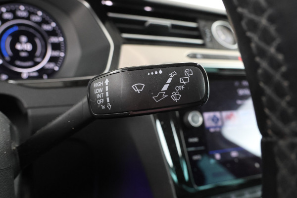 Volkswagen Passat Variant 1.8 TSI Highline Automaat, Digital Dash, Volleder