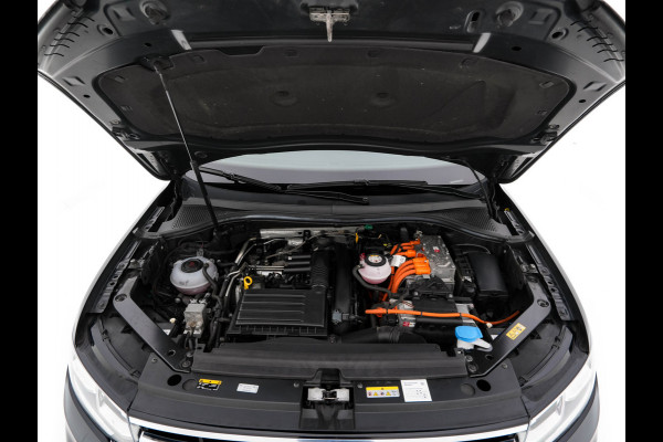 Volkswagen Tiguan 1.4 TSI eHybrid R-Line Business+ (Plug-in) (INCL-BTW) Aut. *LEATHER-FABRIC | FULL-LED | ADAPTIVE-CRUISE | CAMERA | DIGI-COCKPIT | KEYLESS | PRIVACY-GLASS | SPORTSEATS | SHIFTPADDLES | NAVI-FULLMAP | ECC | PDC | 19''ALU*