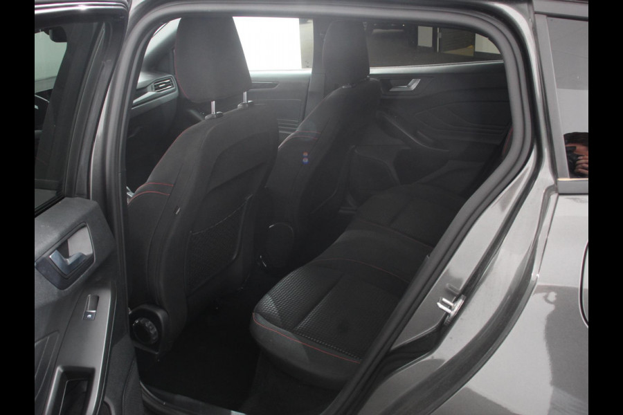 Ford FOCUS Wagon 1.0 EcoBoost Hybrid 155pk Automaat ST Line Navigatie Cruise Control Parkeer sensoren Lichtmetalen Velgen Extra Getint Glas