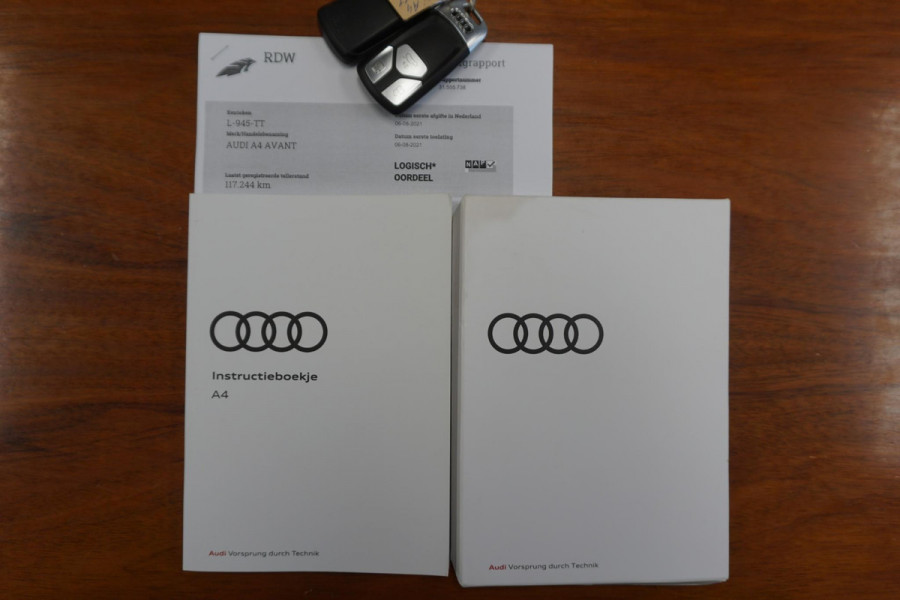 Audi A4 Avant 35 TFSI Black Optick/19Inch.LMV/Trekhaak/ Sportstoelen.
