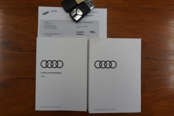 Audi A4 Avant 35 TFSI Black Optick/19Inch.LMV/Trekhaak/ Sportstoelen.