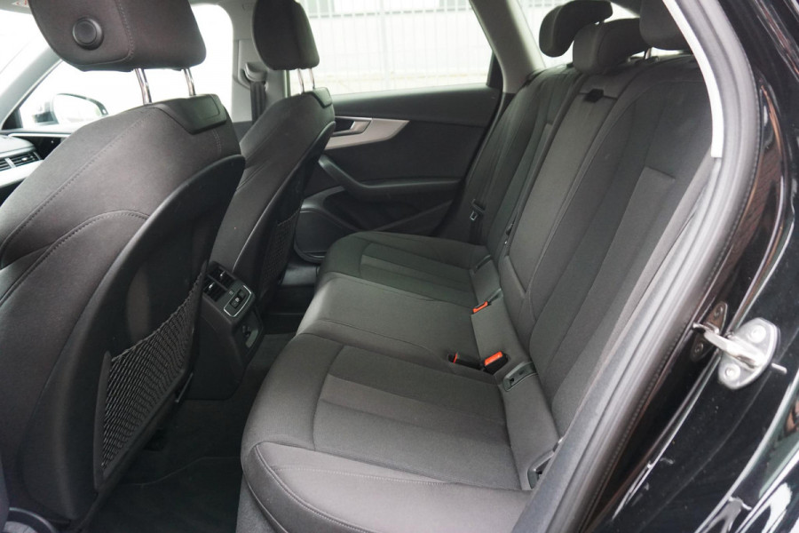 Audi A4 Avant 35 TFSI Black Optick/19Inch.LMV/Trekhaak/ Sportstoelen.