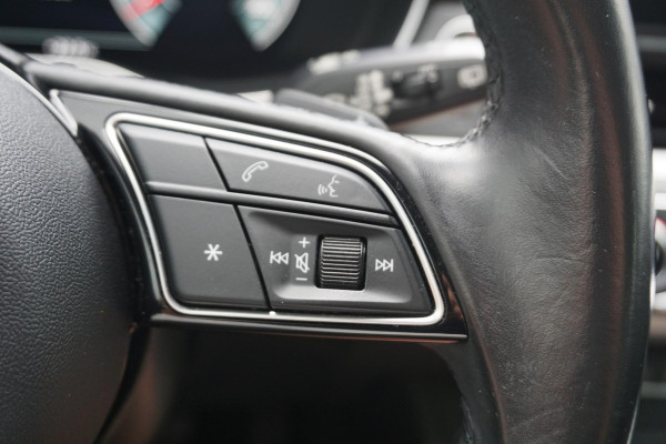 Audi A4 Avant 35 TFSI Black Optick/19Inch.LMV/Trekhaak/ Sportstoelen.