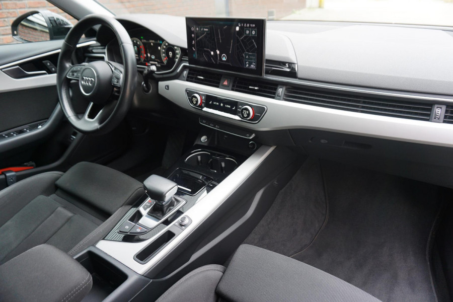 Audi A4 Avant 35 TFSI Black Optick/19Inch.LMV/Trekhaak/ Sportstoelen.