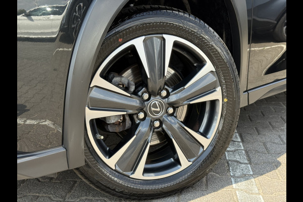 Lexus UX 250h Preference Line | CarPlay | ACC | Dodehoek | Keyless | 18 inch