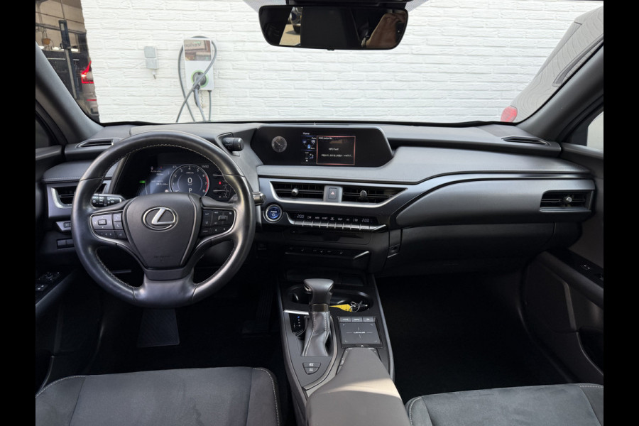 Lexus UX 250h Preference Line | CarPlay | ACC | Dodehoek | Keyless | 18 inch