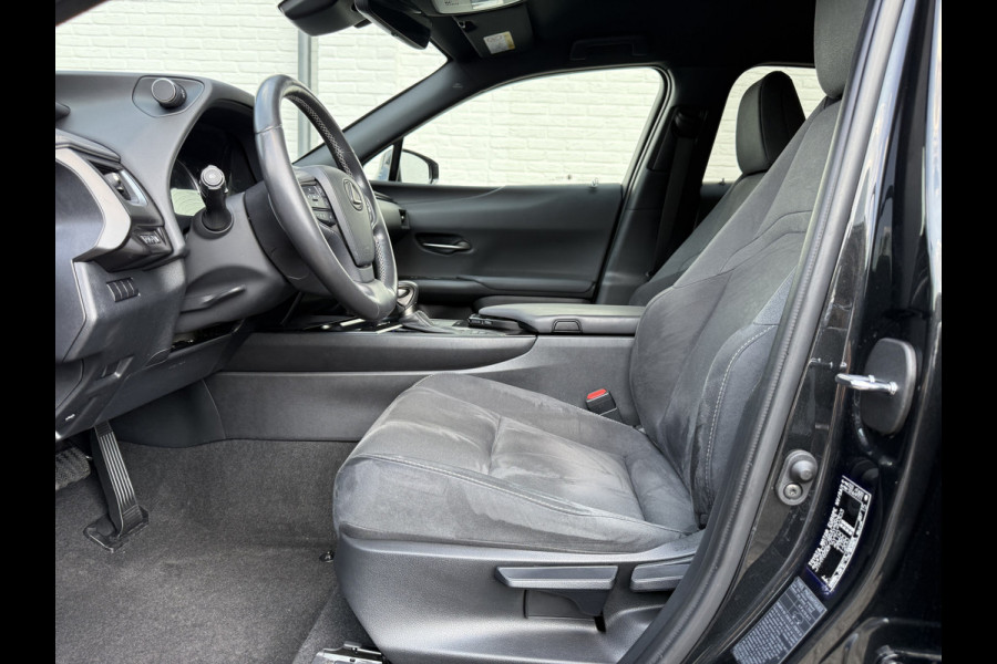 Lexus UX 250h Preference Line | CarPlay | ACC | Dodehoek | Keyless | 18 inch