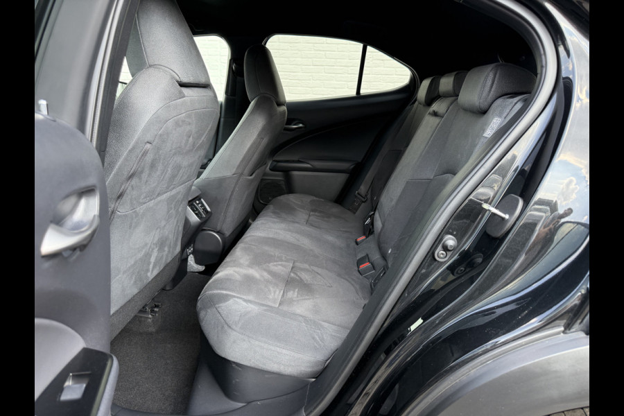 Lexus UX 250h Preference Line | CarPlay | ACC | Dodehoek | Keyless | 18 inch