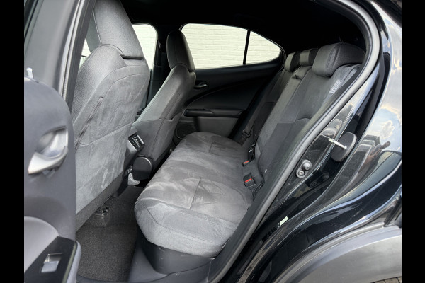 Lexus UX 250h Preference Line | CarPlay | ACC | Dodehoek | Keyless | 18 inch