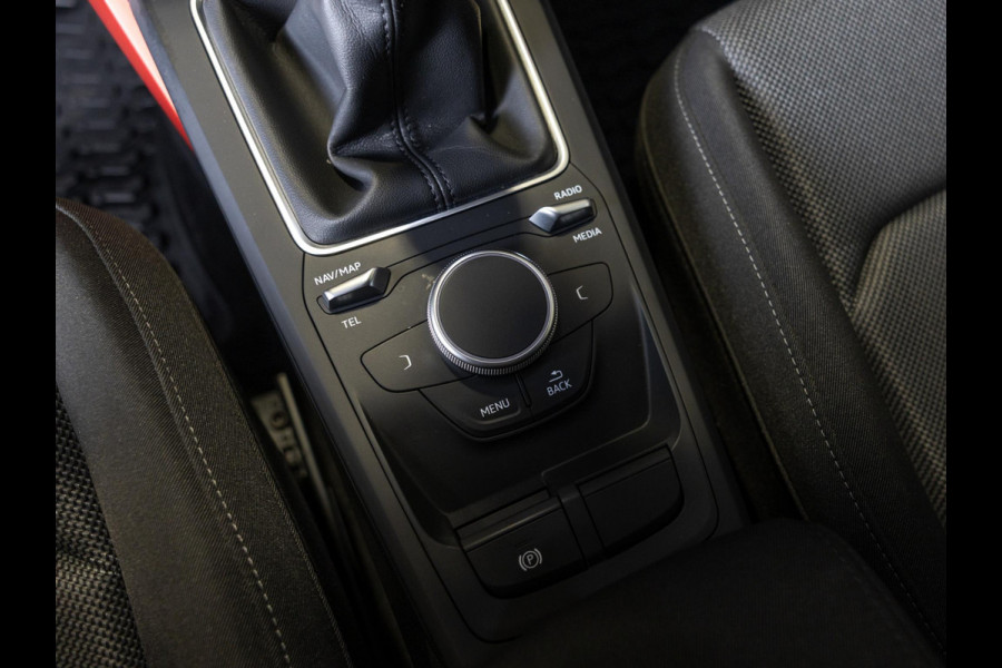 Audi Q2 30 TFSI S-Line Edition / 116pk / Trekhaak / Stoelverwarming /