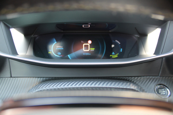 Peugeot e-208 EV GT Première 1 fase 50 kWh ELEKTRISCH ! Zeer nette en goed onderhouden wagen ! Autm.airco, dodehoek assistent, cruise control, metallic lak, LM wielen, navigatie, telefoon voorb., USB, digitaal dashb., LED verl. etc