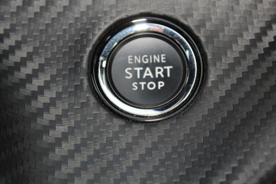 Peugeot e-208 EV GT Première 1 fase 50 kWh ELEKTRISCH ! Zeer nette en goed onderhouden wagen ! Autm.airco, dodehoek assistent, cruise control, metallic lak, LM wielen, navigatie, telefoon voorb., USB, digitaal dashb., LED verl. etc
