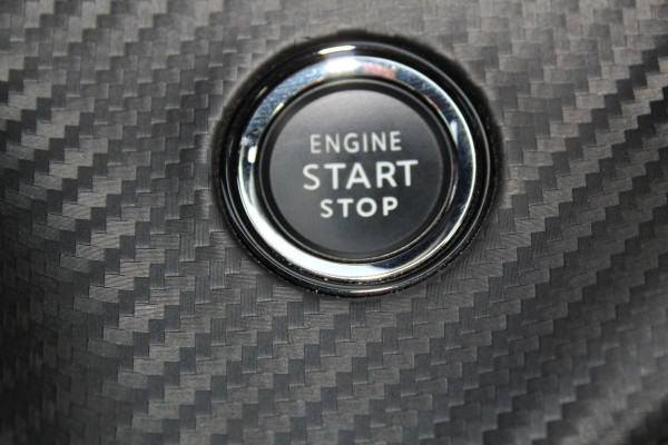 Peugeot e-208 EV GT Première 1 fase 50 kWh ELEKTRISCH ! Zeer nette en goed onderhouden wagen ! Autm.airco, dodehoek assistent, cruise control, metallic lak, LM wielen, navigatie, telefoon voorb., USB, digitaal dashb., LED verl. etc