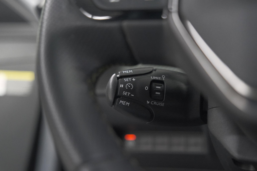 Peugeot 208 PureTech 130 EAT8 GT | Glazen Panoramadak | Camera | Navigatie