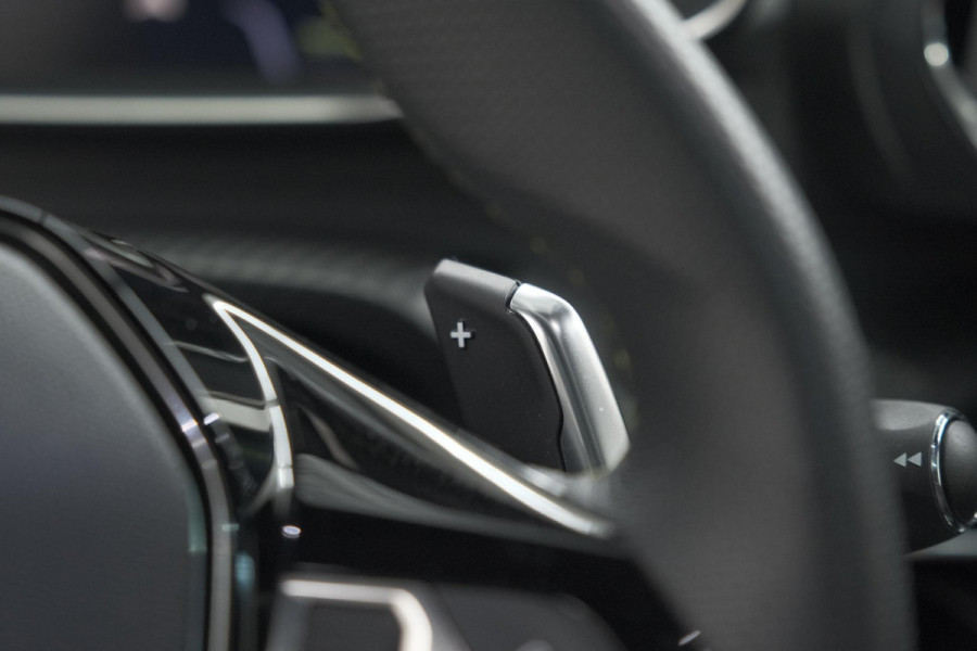 Peugeot 208 PureTech 130 EAT8 GT | Glazen Panoramadak | Camera | Navigatie